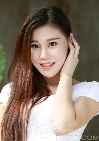 Sweet-looking Minshi with her luscious brown hair loves the outdoors. She is looking for an honest, loyal man.
